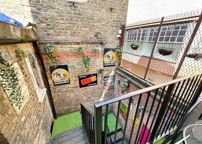 Pink Door Guesthouse Londra